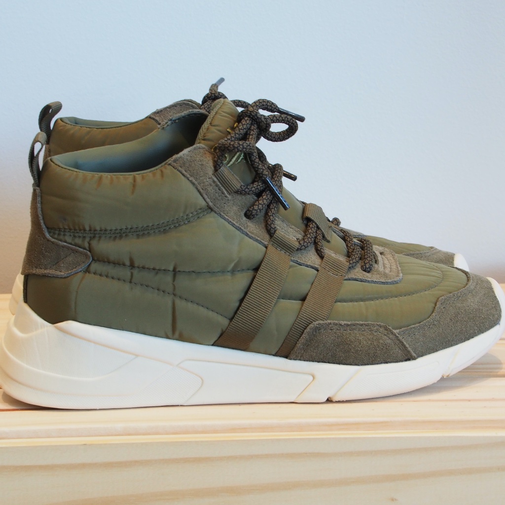 Lunar, Khaki